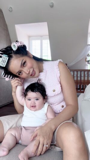 Jessica Iskandar Instagram - Umur segini aku masih suka majn boneka-bonekaan