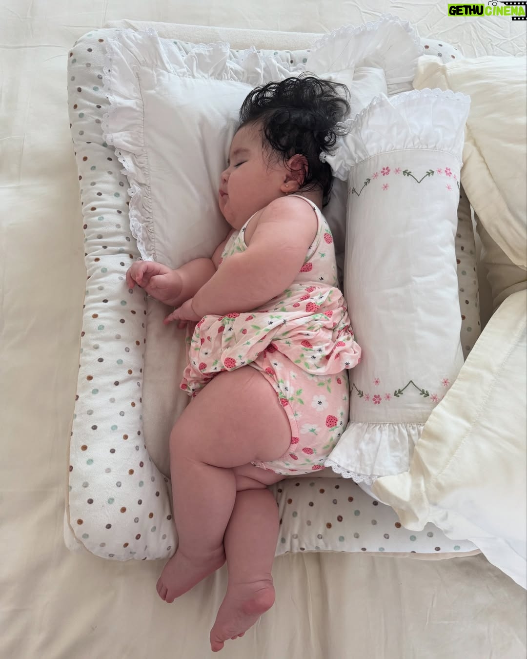 Jessica Iskandar - 1.2 Million Likes - Pemesanan paket atas nama Jessica Iskandar. Telah tiba pukul 14.58. Diterima oleh suaminya Vincent di lokasi. Paket mulus dan garansi toko sampai 3 hari kedepan. Toko minta maaf boxnya kekecilan. By admin #paket #satisfying #open #fyp #baby #hagia #nonijia
