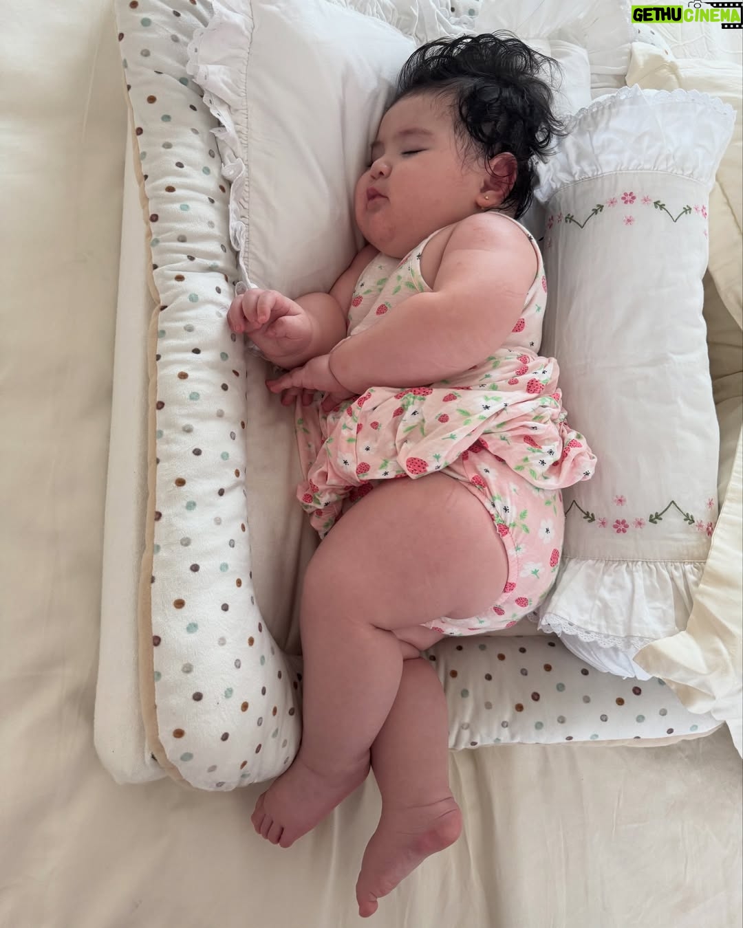 Jessica Iskandar - 1.2 Million Likes - Pemesanan paket atas nama Jessica Iskandar. Telah tiba pukul 14.58. Diterima oleh suaminya Vincent di lokasi. Paket mulus dan garansi toko sampai 3 hari kedepan. Toko minta maaf boxnya kekecilan. By admin #paket #satisfying #open #fyp #baby #hagia #nonijia