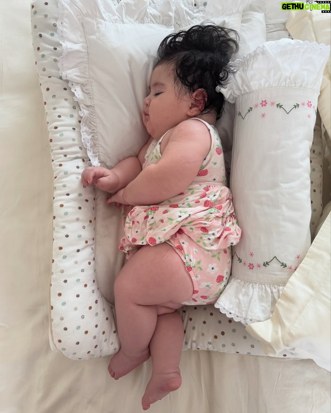 Jessica Iskandar - 1.2 Million Likes - Pemesanan paket atas nama Jessica Iskandar. Telah tiba pukul 14.58. Diterima oleh suaminya Vincent di lokasi. Paket mulus dan garansi toko sampai 3 hari kedepan. Toko minta maaf boxnya kekecilan. By admin #paket #satisfying #open #fyp #baby #hagia #nonijia