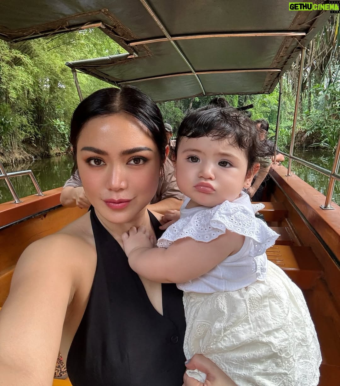 Jessica Iskandar - 295.3K Likes - Safari with noni Jiaa, mencari teman-teman Tarzan.