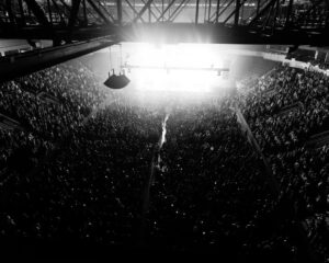 Jessie Murph Instagram - Dear America, The U.S. leg of World Wide Hysteria was the biggest and loudest of my life. Transparently It was also one of the hardest. I was struggling a lot behind the scenes. Id walk out on stage every night and see a lot of people feeling the very same way I was feeling, singing these songs like I was singing them, with full heart and soul, every night I’d look out and think to myself, this is it, this is the very point of it all. 
I am filled with gratitude for these moments in time 
I love you all to the moon and back 
Ps Europe I will see you shortly