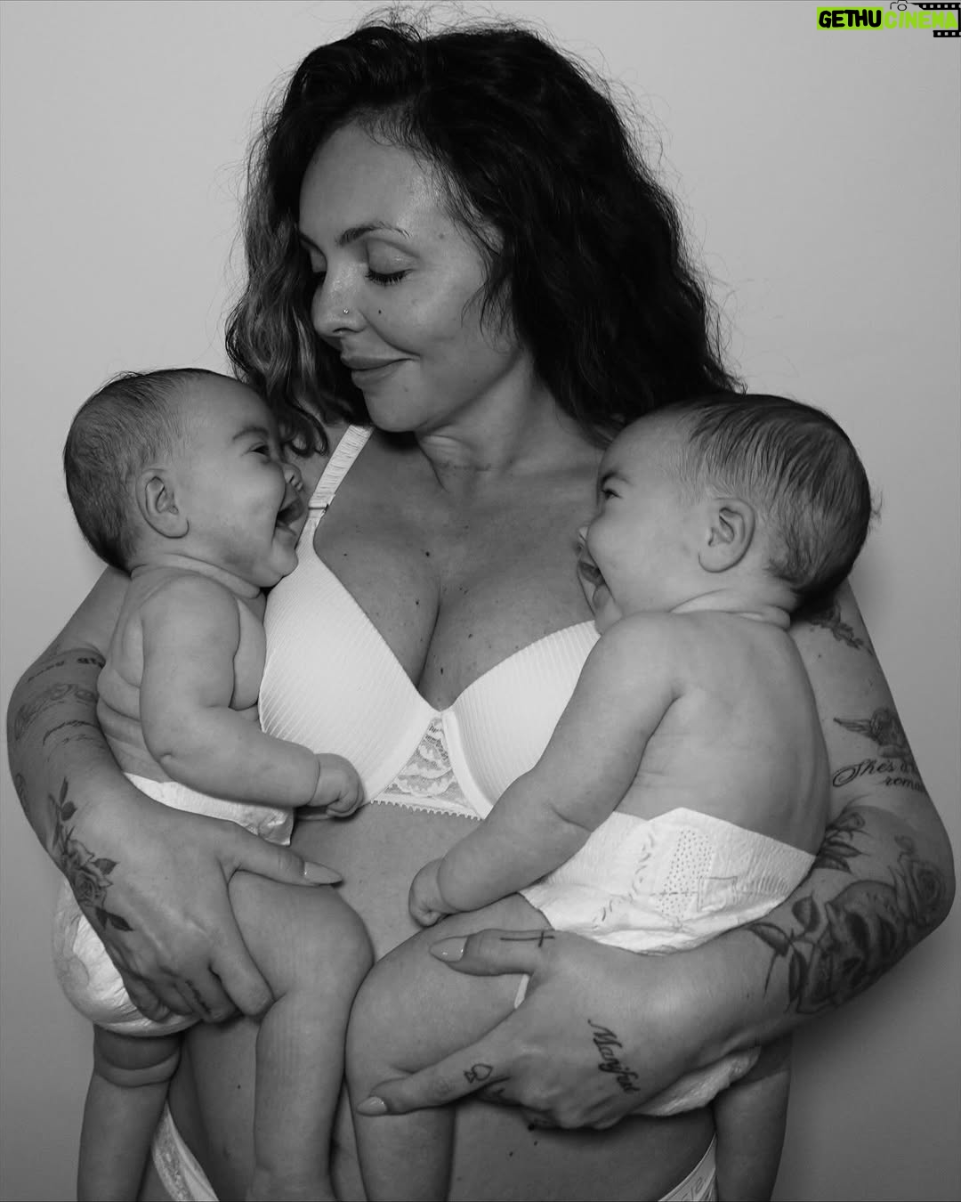 Jesy Nelson - 1.1 Million Likes - I never thought it would have taken having two beautiful baby girls, that I could have potentially lost, to make me realise how incredible my body actually is. 33 years of extreme diets, 33 years of putting myself down wishing my belly was flatter, wanting my waist just a little smaller and almost going through with a boob job, to now standing here having this photo taken.
I can honestly say I’ve never felt prouder of my body and what it has been through! Yes my boobs hang lower and my belly is bigger and squishier - it doesnt look how it used to, but my god it created the best gift that has ever happened to me. I cannot wait to show my girls the first place they called home and the place where they defied all the odds. If there’s anything I’ve learned over the past 9 months of being pregnant, it’s that I never want my girls to feel the way I did about my body for so many years. So to all the future mummies or the mummies that have just given birth, if you’re struggling with how you are feeling in yourself or are maybe even feeling the pressure to “snap back” just take a moment to remember what YOU did! Be kinder to yourself  and remember you are INCREDIBLE!!!