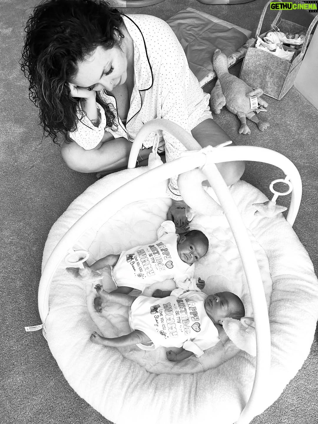 Jesy Nelson - 508.7K Likes - My babies made it home for my birthday 🥹🤍
