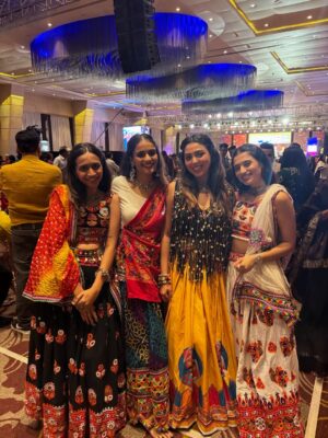 Jheel Mehta Instagram - Beats, Colors and endless garba with the Andheri Bois 💖🧿 #navratri