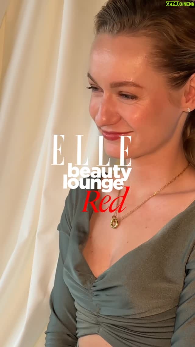 Jiřina Daňhelová - 11.6K Likes - Jak by to vypadalo, kdyby herci a herečky neměli filtr? To můžete vidět v krátké scénce, co jsme natočili s herečkou ~ @danhelinda 😄 

——

dress: @nosme_dance 
šperky: @apart.cz 
styling: @alexanderlindov 
asistent stylisty: @markohuba 
make-up: @armanibeauty @douglasczech @kubo_feher 
hair: @shuuemura_artofhair @michaelarasova 
lokace: @spahotelthermal 

——

#ELLEBeautyLoungeRed #ELLECzech #ELLE #KarlovyVary #KVIFF #ellebeautyloungered2025