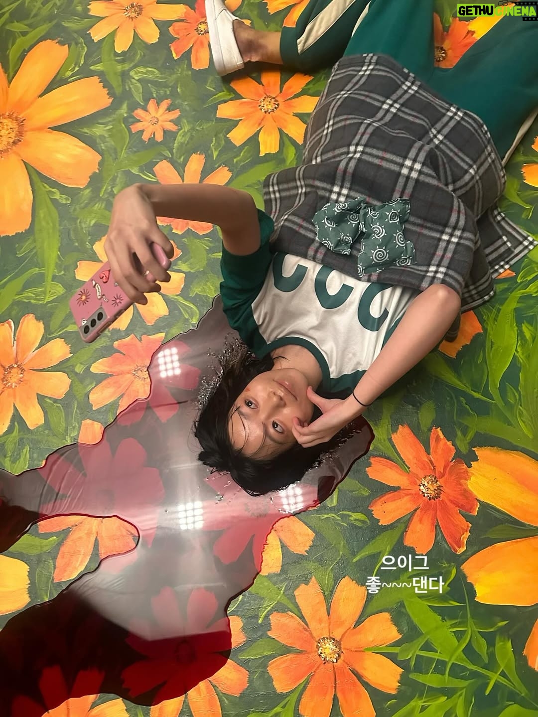 Jo Yu-ri - 4.3 Million Likes - 으이그~~!
주니 Be happy when we meet again.