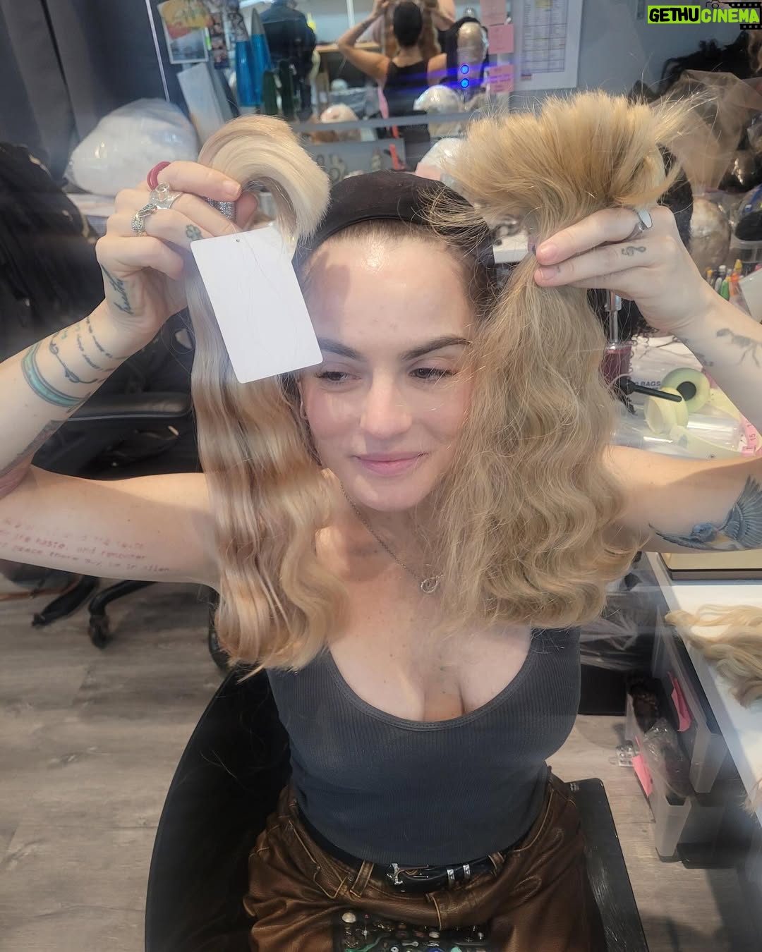 JoJo - 119K Likes - Shit is insane out here. 
Cheers to the moments that make us genuinely smile and LAUGH and CRY tears of appreciation and to the connections that make us feel like we’re home. 🏠 
Sending you mad love. 
💎💎💎💎💎💎💎
