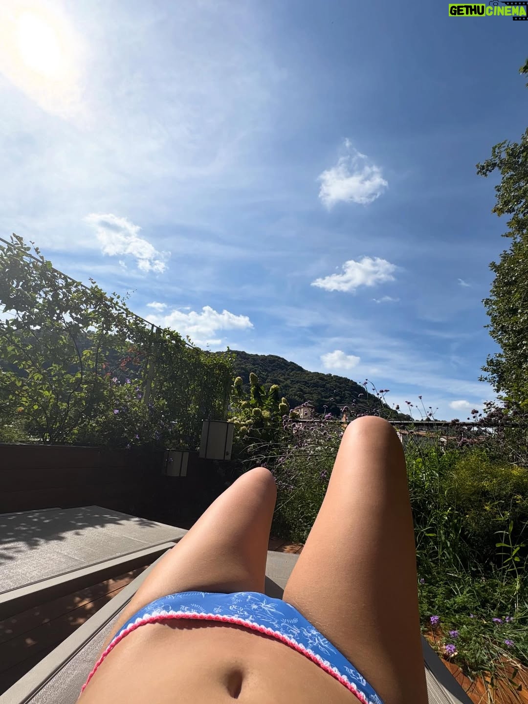 JoJo Siwa - 356.4K Likes - Golden days in Italy✨🇮🇹 
First time traveling to a new country alone…. Almost went without a hitch… quite literally had one hitch. Swipe to last slides to see what I’m talking about😅
Now headed back home for my last week of rehearsals for my INFINITY HEART tour in Europe next week!🤍