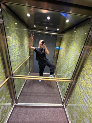 JoJo Siwa Instagram - Golden days in Italy✨🇮🇹 
First time traveling to a new country alone…. Almost went without a hitch… quite literally had one hitch. Swipe to last slides to see what I’m talking about😅
Now headed back home for my last week of rehearsals for my INFINITY HEART tour in Europe next week!🤍