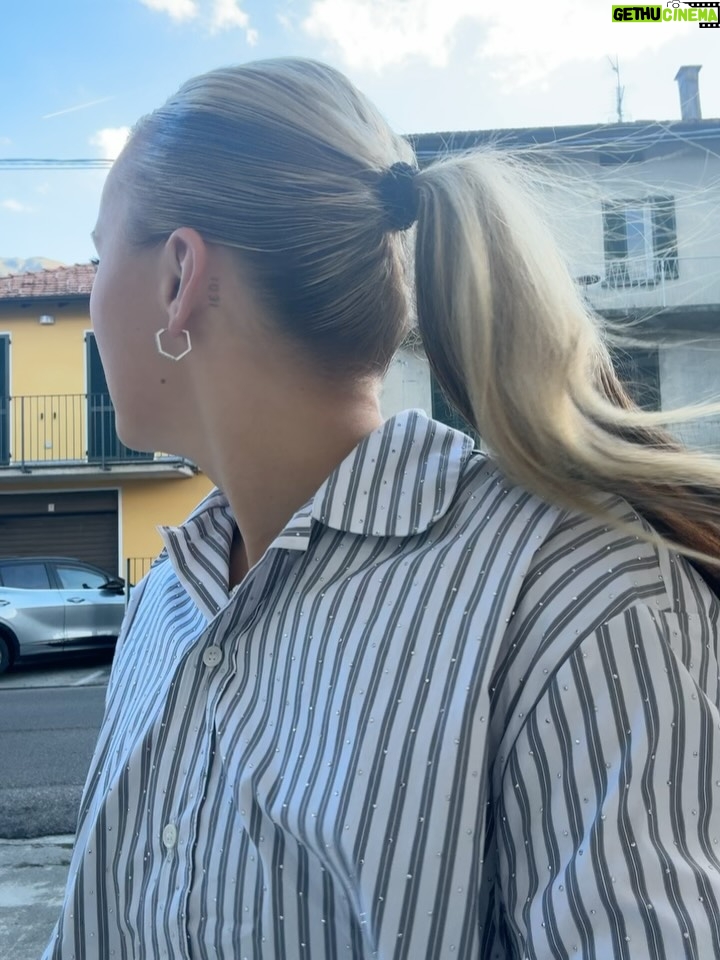JoJo Siwa - 356.4K Likes - Golden days in Italy✨🇮🇹 
First time traveling to a new country alone…. Almost went without a hitch… quite literally had one hitch. Swipe to last slides to see what I’m talking about😅
Now headed back home for my last week of rehearsals for my INFINITY HEART tour in Europe next week!🤍