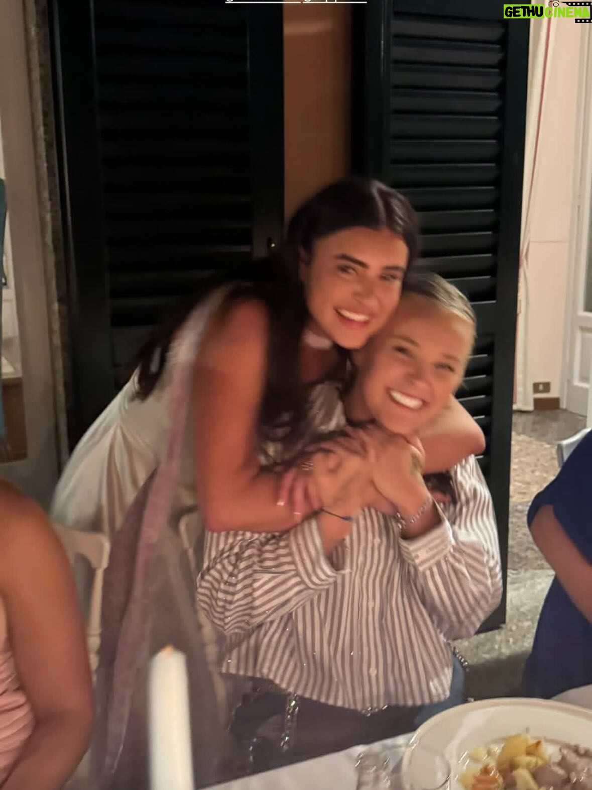 JoJo Siwa - 356.4K Likes - Golden days in Italy✨🇮🇹 
First time traveling to a new country alone…. Almost went without a hitch… quite literally had one hitch. Swipe to last slides to see what I’m talking about😅
Now headed back home for my last week of rehearsals for my INFINITY HEART tour in Europe next week!🤍