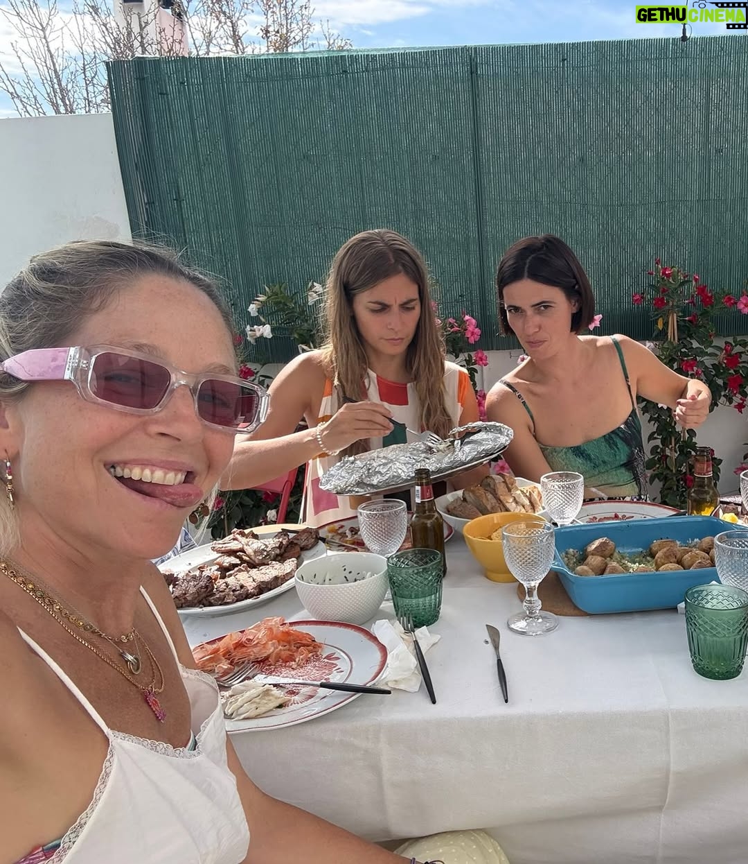 Joana Santos - 3K Likes - Dias que me fazem muito bem ao nível da saúde mental. E ao nível dos abdominais! 😂😂
Perderam a noção? Um bocadinho, mas ainda bem! 
@____joanasantos____ @paulaloboantunes