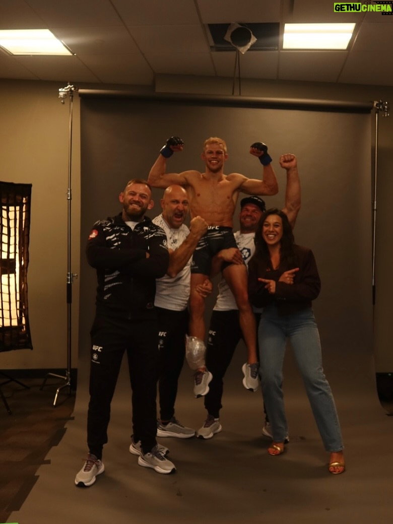 Joanna Jędrzejczyk - 54.3K Likes - Brawo @jakub_wiklacz ‼️ Olbrzymie gratulacje dla Ciebie i całego teamu @czerwonysmok.poznan . To dla mnie zaszczyt być tego malutką częścią! Jestem z Brawo @jakub_wiklacz ‼️ Olbrzymie gratulacje dla Ciebie i całego teamu. To dla mnie zaszczyt być tego malutką częścią! Jestem z Ciebie dumna. Trudny debiut z bardzo doświadczonym zawodnikiem. Nie obiecuje, że będzie łatwo ale wiem, że urodziłeś się po to aby być MISTRZEM UFC pewnego pięknego dnia 🔥 

Oglądaliście debiut Kuby?💪🏼

UFC 320 • UFC VEGAS • LAS VEGAS • UFC DEBUT • JJ STARS MANAGEMENT • WIN