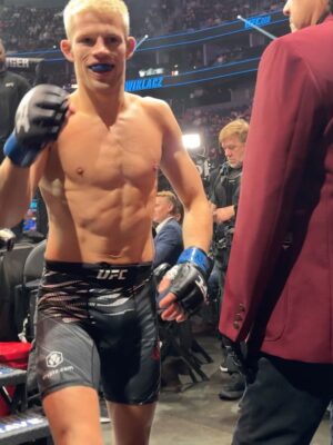 Joanna Jędrzejczyk Instagram - Brawo @jakub_wiklacz ‼️ Olbrzymie gratulacje dla Ciebie i całego teamu @czerwonysmok.poznan . To dla mnie zaszczyt być tego malutką częścią! Jestem z Brawo @jakub_wiklacz ‼️ Olbrzymie gratulacje dla Ciebie i całego teamu. To dla mnie zaszczyt być tego malutką częścią! Jestem z Ciebie dumna. Trudny debiut z bardzo doświadczonym zawodnikiem. Nie obiecuje, że będzie łatwo ale wiem, że urodziłeś się po to aby być MISTRZEM UFC pewnego pięknego dnia 🔥 

Oglądaliście debiut Kuby?💪🏼

UFC 320 • UFC VEGAS • LAS VEGAS • UFC DEBUT • JJ STARS MANAGEMENT • WIN