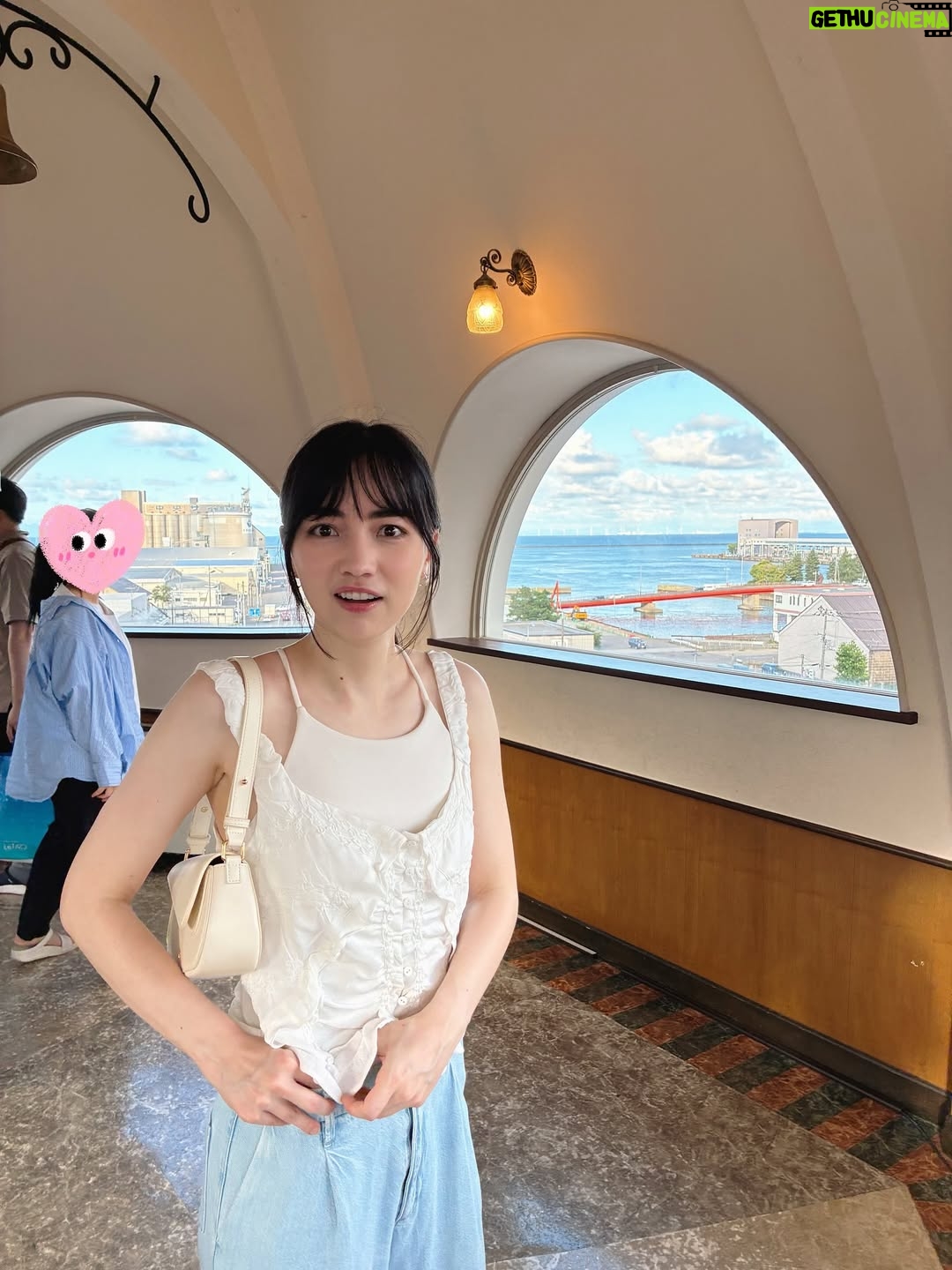 Joanne Missingham - 14.1K Likes - ①、② 熱到懷疑人生🫠
③、④、⑤完美的詮釋了強顏歡笑🙂