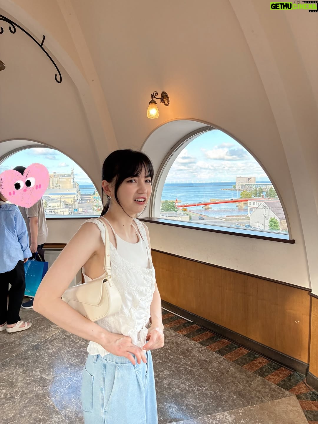 Joanne Missingham - 14.1K Likes - ①、② 熱到懷疑人生🫠
③、④、⑤完美的詮釋了強顏歡笑🙂