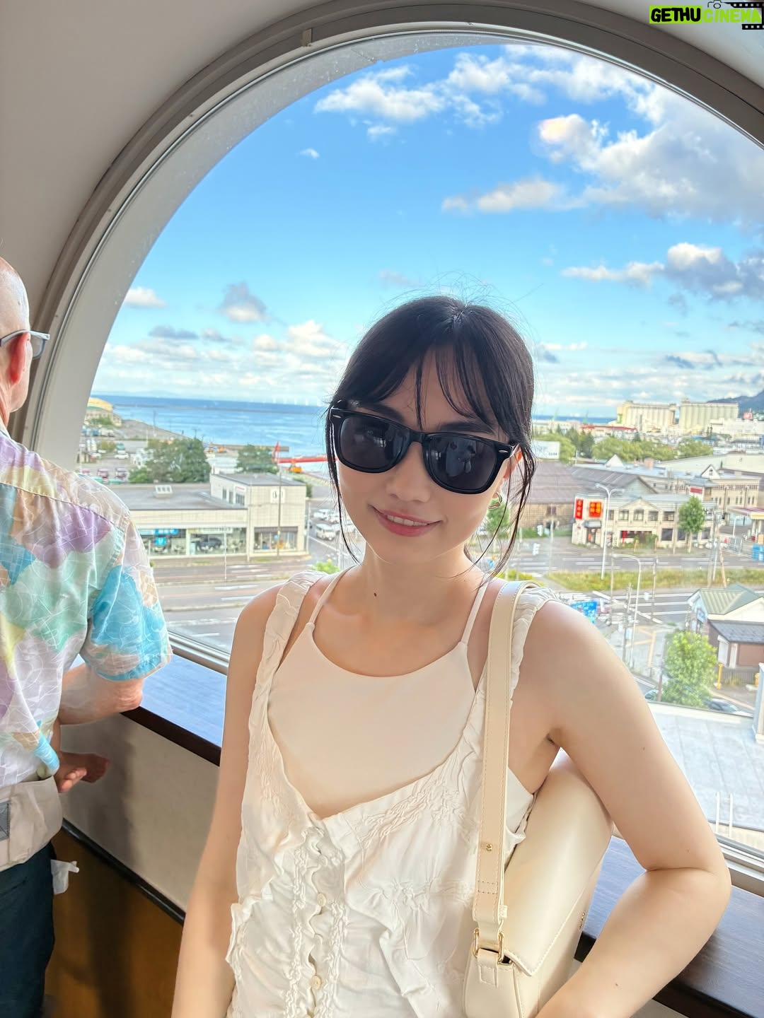 Joanne Missingham - 14.1K Likes - ①、② 熱到懷疑人生🫠
③、④、⑤完美的詮釋了強顏歡笑🙂