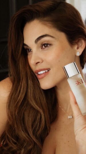 Jocelyn Osorio Instagram - #ad #skiipartner Keeping my skin smooth is no magic trick — just @skii.usa and their iconic Facial Treatment Essence. I use it every day to say goodbye to fine lines. Link in bio! #ad #skiipartner #skiiessence