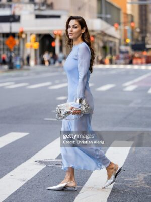 Jocelyn Osorio Instagram - Metallic moments meet powder blue—outside @aquazzura 💙 #streetstyle #nyfw #nyfwstreetstyle