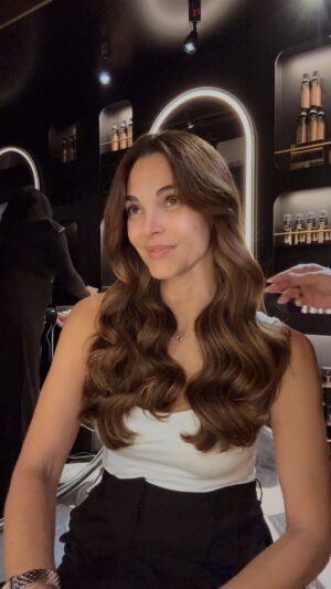 Jocelyn Osorio Instagram - Polished. Sleek. Effortless. My @nyfw look, courtesy of @TRESemmé.
Refinado. Sofisticado. Sin esfuerzo. Mi look de NYFW, cortesía de @TRESemmé. ✨
#NYFW #SemanaDeLaModa #TRESemméStyle #Glamour #FashionWeek #Estilo #RunwayReady #ModaNYC #HairGoals #belleza