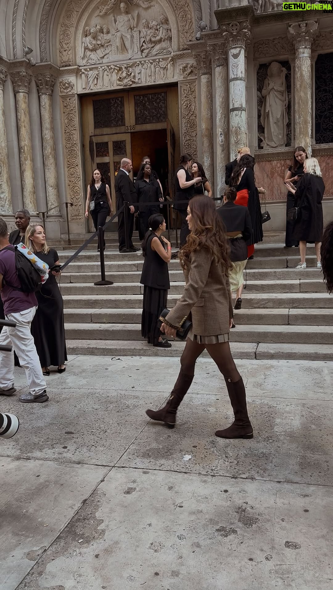 Jocelyn Osorio - 3 Likes - Behind the scenes @prabalgurung #NYFW wearing @hollandcooperclothing 🍂🇬🇧