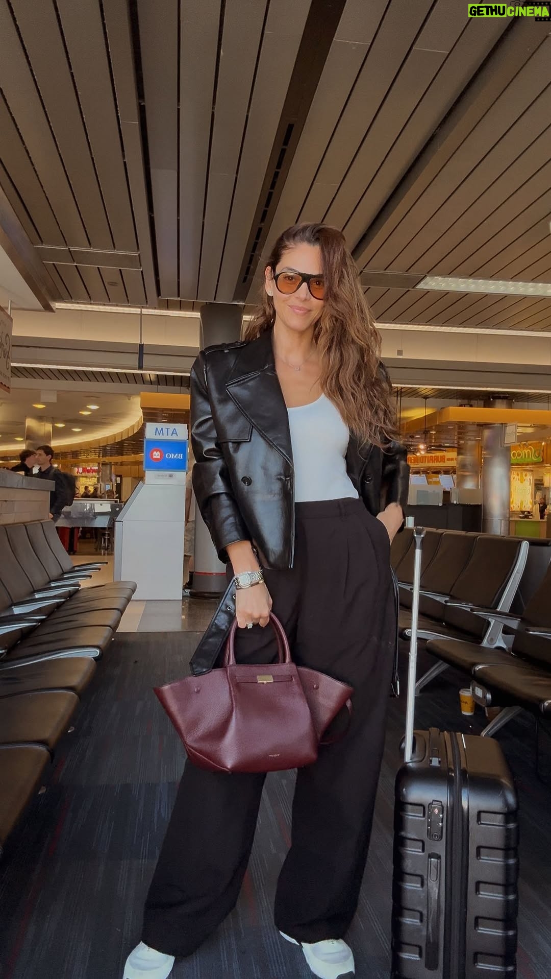 Jocelyn Osorio - 3 Likes - Big luggage checked in, outfit checked out, matcha still standing lol! Aquí vamos Nueva yooool 🗽

Jacket @aninebing 
Pants @bananarepublic 
Bodysuit @cosstores 
Sneakers @chanelofficial 
Bag @demellierlondon