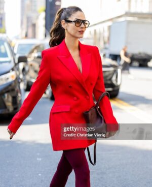 Jocelyn Osorio Instagram - Big NYFW energy ⚡ @aliceandolivia turning the streets into a runway 💋 #nycstreetstyle #nyfw