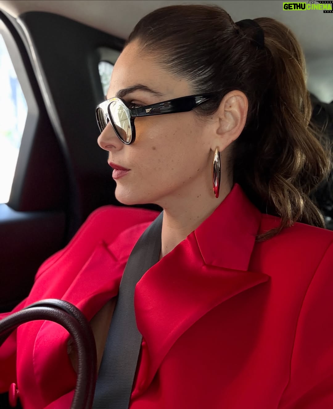 Jocelyn Osorio - 3 Likes - Big NYFW energy ⚡ @aliceandolivia turning the streets into a runway 💋 #nycstreetstyle #nyfw