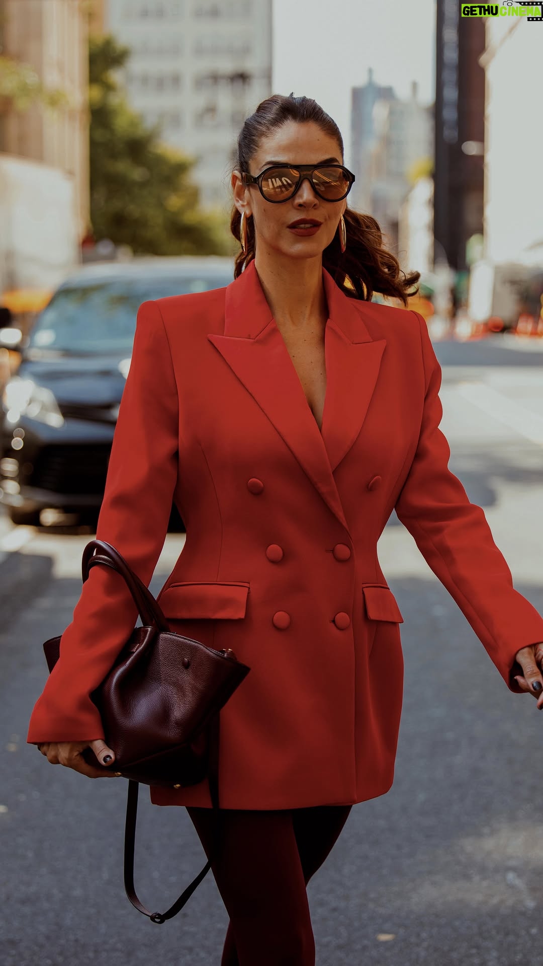 Jocelyn Osorio - 3 Likes - Street style, NYFW edition @aliceandolivia ✨ #NYFW

Blazer @nadinemerabi 
Tights: @calzedonia 
Shoes: @zara
Bag: @demellierlondon

#NYFW #NYFW2025 #NYFWStreetStyle #StreetStyle #RunwayReady #ChicOnTheStreet #newyorkfashion #streetfashion
