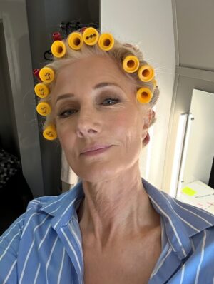 Joely Richardson Instagram - As the last post was dedicated to costumes and design, this one is for the magic of hair and makeup artistry. On my brief visit to ‘Downton Abbey’ I got to work with 2 fabulous artists- @lornastimson and @vellismakeupandhair (we worked together on ‘Gentlemen ‘ season 1). I thought I’d show pictures of the steps and different looks ( Sabrina vs lady Petersfield ). It’s such an intimate and creative process deciding on the character . They do the outside, the actor the inside, the director the whole shebang. Thank you Vickie and Lorna ♥️❤️#makeup #hair #hairstylist #artists @downtonabbeyfilms