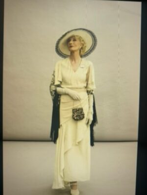Joely Richardson Instagram - As the last post was dedicated to costumes and design, this one is for the magic of hair and makeup artistry. On my brief visit to ‘Downton Abbey’ I got to work with 2 fabulous artists- @lornastimson and @vellismakeupandhair (we worked together on ‘Gentlemen ‘ season 1). I thought I’d show pictures of the steps and different looks ( Sabrina vs lady Petersfield ). It’s such an intimate and creative process deciding on the character . They do the outside, the actor the inside, the director the whole shebang. Thank you Vickie and Lorna ♥️❤️#makeup #hair #hairstylist #artists @downtonabbeyfilms