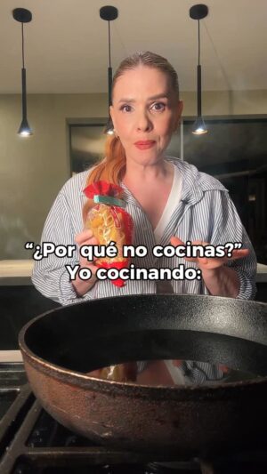 Johanna San Miguel Instagram - La intención es lo que vale #vape #fake 🫠😮💨 #comedia #humor #cocina #receta #johannasanmiguel