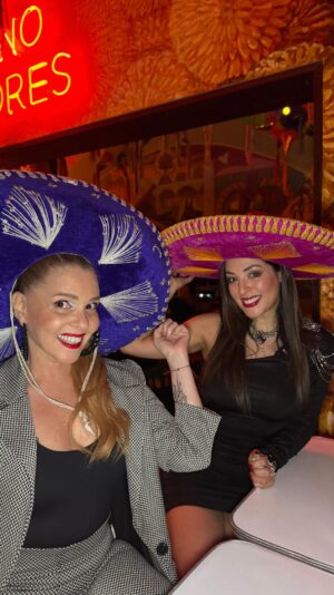 Johanna San Miguel Instagram - Ya no estoy para estos trotes @andrealunaoficial 😂
#comedia #humor #johannasanmiguel
—
CORAZÓN DE LOBA desde este viernes 19 en el Teatro Peruano Japonés. Entradas en @teleticket.oficial
