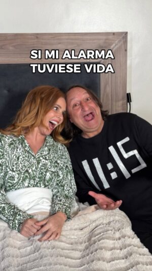 Johanna San Miguel Instagram - Eso me pasa por tener alarmas viejas @torresgonzalete
#comedia #humor #johannasanmiguel #gonzalotorres #pataclaun
Idea: @pabloelpupi