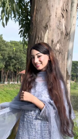 Joker Queen Instagram - Ak number ✨ #shakyshaky #transition #reels #reelitfeelit #explorepage #bangladesh #joker_queen_2020