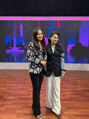 Jolene Marie Rotinsulu Instagram - Kesan pertama saya setelah bertemu langsung dan berdiskusi dengan beliau; Anointed Lady.
Salah satu sosok pemimpin wanita inspiratif menurut saya pribadi dan adalah pembuktian bahwa wanita bisa memimpin dengan tutur kata yang sopan namun bersubstansi, lembut namun juga penuh ketegasan.
Such a blessing bisa bertemu dengan ibu @s_tjo hari ini terima kasih atas waktu dan pembelajaranya bu, semoga kedepannya semakin banyak sosok pemimpin perempuan seperti ibu dan semangat terus!
Jadi, gimana bu, beta bole ka tida pindah ke Maluku Utara? 😂🤣 hahaha 🫶🏻