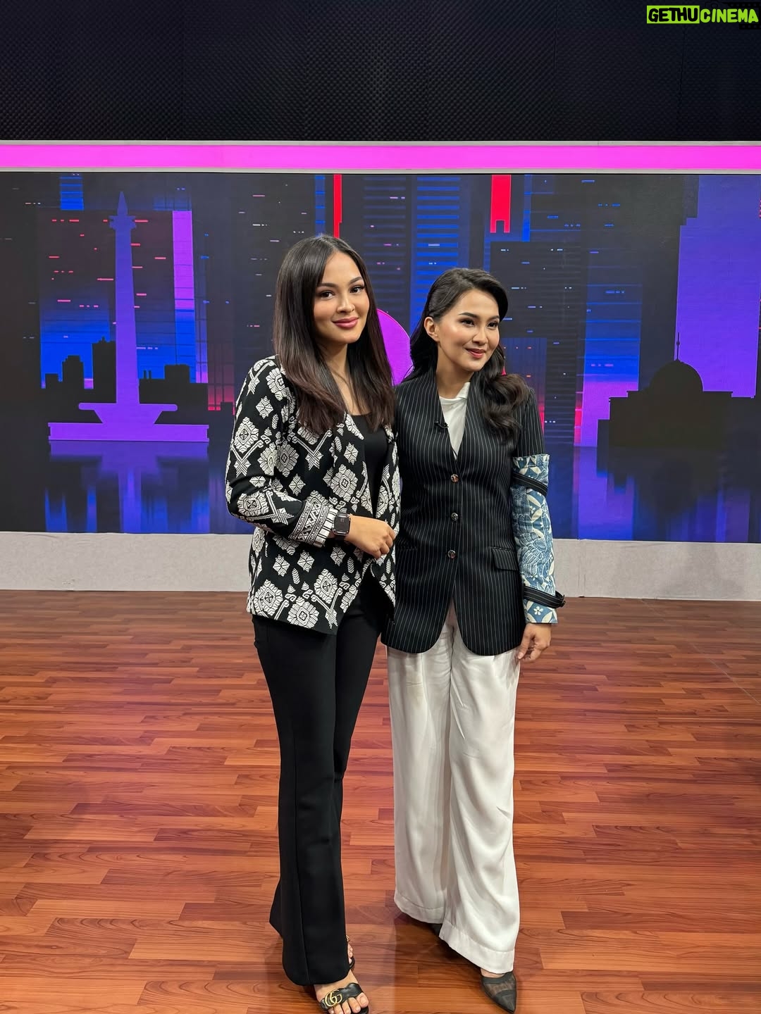 Jolene Marie Rotinsulu - 6K Likes - Kesan pertama saya setelah bertemu langsung dan berdiskusi dengan beliau; Anointed Lady. 

Salah satu sosok pemimpin wanita inspiratif menurut saya pribadi dan adalah pembuktian bahwa wanita bisa memimpin dengan tutur kata yang sopan namun bersubstansi, lembut namun juga penuh ketegasan.

Such a blessing bisa bertemu dengan ibu @s_tjo hari ini terima kasih atas waktu dan pembelajaranya bu, semoga kedepannya semakin banyak sosok pemimpin perempuan seperti ibu dan semangat terus!

Jadi, gimana bu, beta bole ka tida pindah ke Maluku Utara? 😂🤣 hahaha 🫶🏻