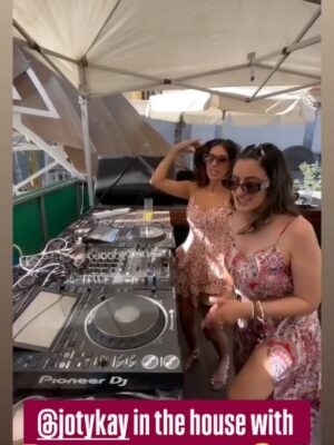 Joty Kaur Instagram - Breaking Borders dump ✨ Too many memories to fit in one post and this still doesn’t capture it all. Grateful, blessed, and forever thankful for the WIBEZ, the music, and the moments with amazing people. TIL next time 🥂

#breakingborders #fun #friends #punjabimusic
