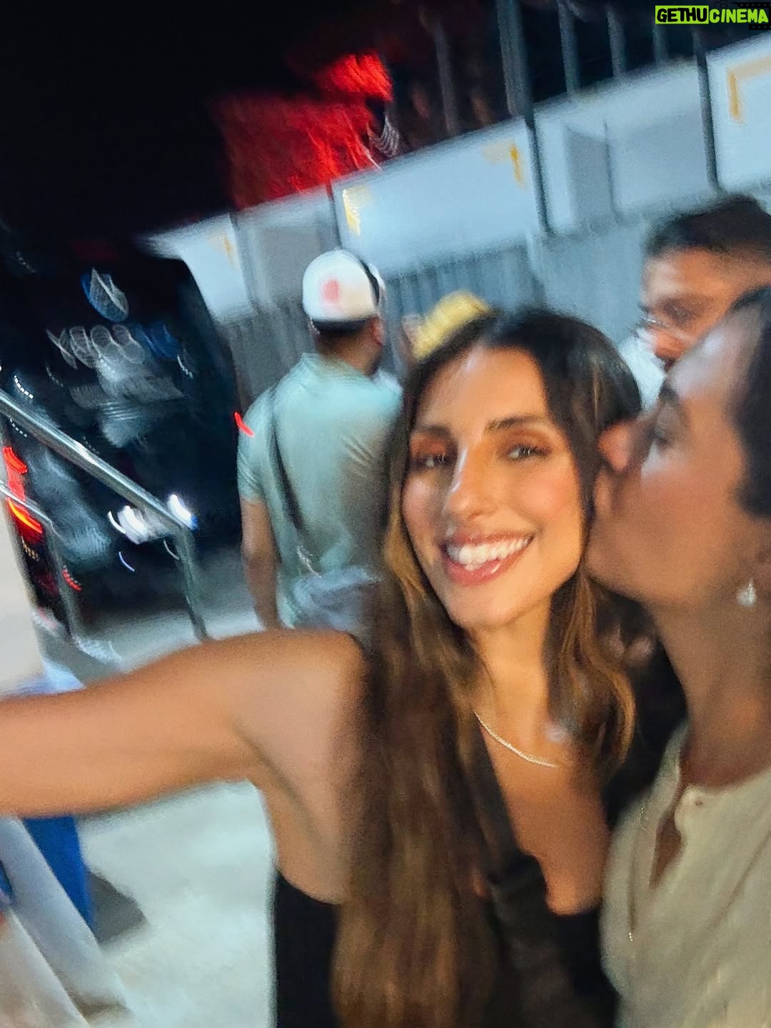 Joty Kaur - 3 Likes - Breaking Borders dump ✨ Too many memories to fit in one post and this still doesn’t capture it all. Grateful, blessed, and forever thankful for the WIBEZ, the music, and the moments with amazing people. TIL next time 🥂

#breakingborders #fun #friends #punjabimusic