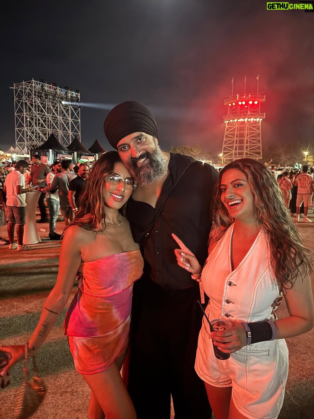 Joty Kaur - 3 Likes - Breaking Borders dump ✨ Too many memories to fit in one post and this still doesn’t capture it all. Grateful, blessed, and forever thankful for the WIBEZ, the music, and the moments with amazing people. TIL next time 🥂

#breakingborders #fun #friends #punjabimusic