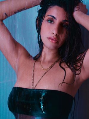Joty Kaur Instagram - Today’s my Birthday & I’m truly thankful. Thankful for the life I live. Thankful for the Woman I’ve become. Thankful for the people I have in my circle. Thankful for everyone who shows me love. Thankful for the haters who remind me l’m worth watching. Thankful for my parents and every sacrifice they made to bring me here, so I could choose my own path and live this life with more freedom than they ever could. Thankful for the lessons, the growth, and the GLOW UP that only gets better with age... SHIET (hair flip)

Happy Birthday to me! It’s Libra season baby! 🥂♎️

📸 @montanajadelee 

#birthday #libra #photoshoot #bollywood