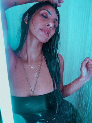 Joty Kaur Instagram - Today’s my Birthday & I’m truly thankful. Thankful for the life I live. Thankful for the Woman I’ve become. Thankful for the people I have in my circle. Thankful for everyone who shows me love. Thankful for the haters who remind me l’m worth watching. Thankful for my parents and every sacrifice they made to bring me here, so I could choose my own path and live this life with more freedom than they ever could. Thankful for the lessons, the growth, and the GLOW UP that only gets better with age... SHIET (hair flip)

Happy Birthday to me! It’s Libra season baby! 🥂♎️

📸 @montanajadelee 

#birthday #libra #photoshoot #bollywood