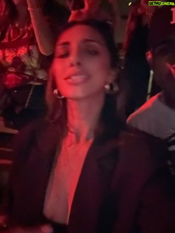 Joty Kaur - 3 Likes - Breezy Bowl 🏆

#chrisbrown #breezybowl #teambreezy