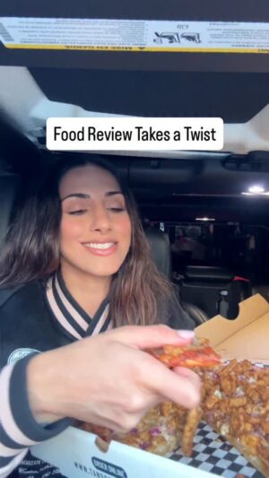 Joty Kaur Instagram - 🍕 Food bloggers are getting outta hand ⚠️ @tandooripizzaca 

#food #review #pizza #tandoori #california #skit #fyp #foryou #foodlover #foodie #comedy #foodstagram #foodblogger #jotykay #aktv
