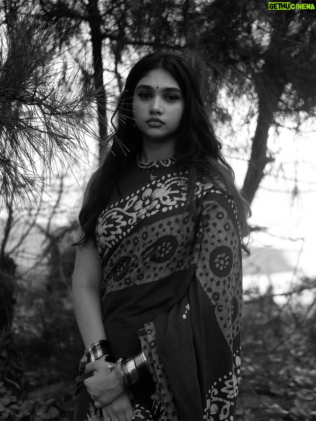 Jovika vijaykumar - 22.4K Likes - there’s a light side to every dark one 

captured by @photosbyvetri__ 📸