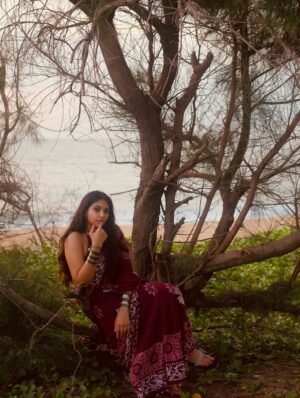 Jovika vijaykumar Instagram - there’s a light side to every dark one
captured by @photosbyvetri__ 📸