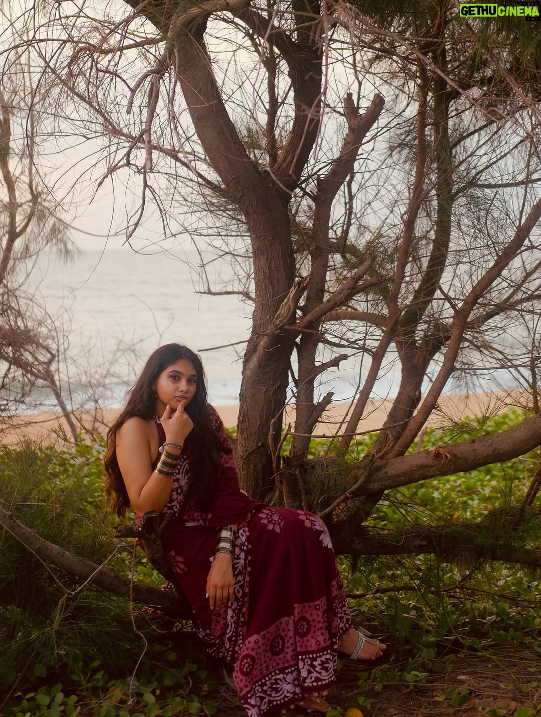 Jovika vijaykumar - 22.4K Likes - there’s a light side to every dark one 

captured by @photosbyvetri__ 📸