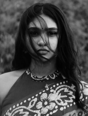 Jovika vijaykumar Instagram - there’s a light side to every dark one
captured by @photosbyvetri__ 📸