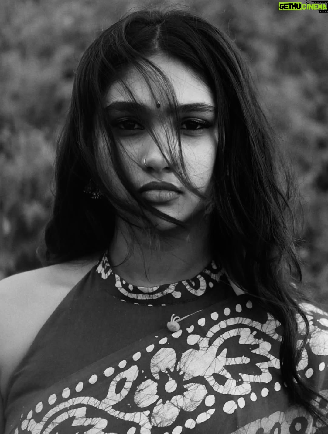 Jovika vijaykumar - 22.4K Likes - there’s a light side to every dark one 

captured by @photosbyvetri__ 📸